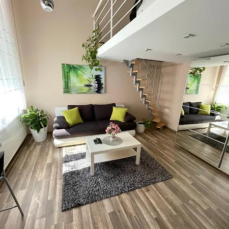 Green Island In The Downtown With Free Parking Debrecen Buitenkant foto