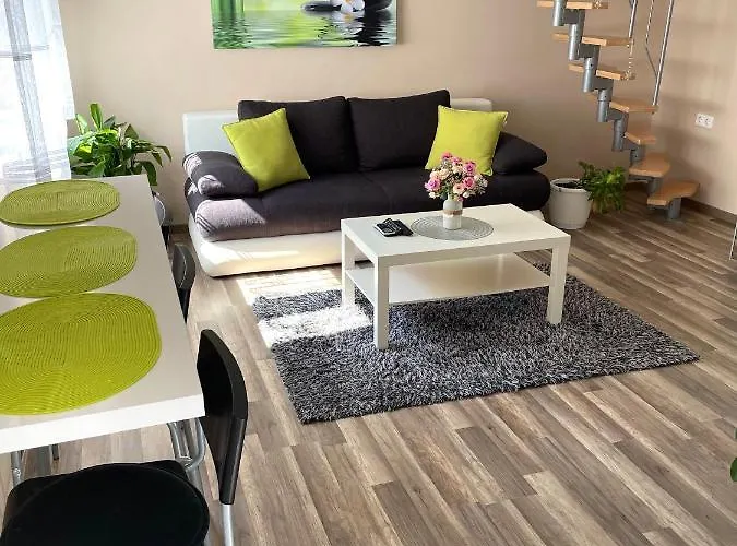 Green Island In The Downtown With Free Parking