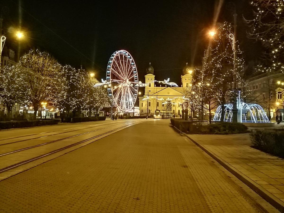 Island In The Downtown With Free Parking Appartement Debrecen