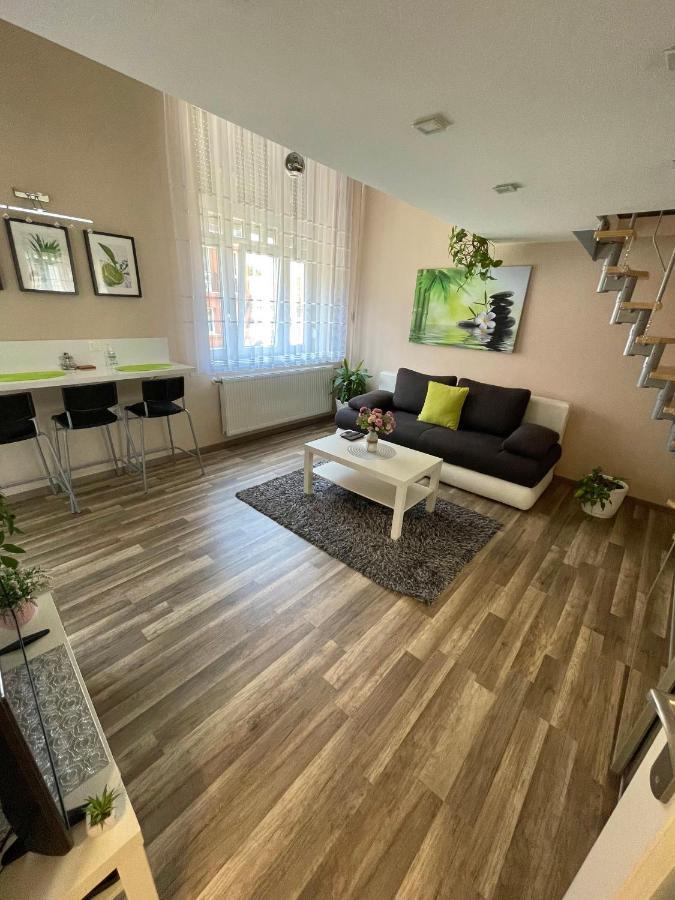 Island In The Downtown With Free Parking Appartement Debrecen